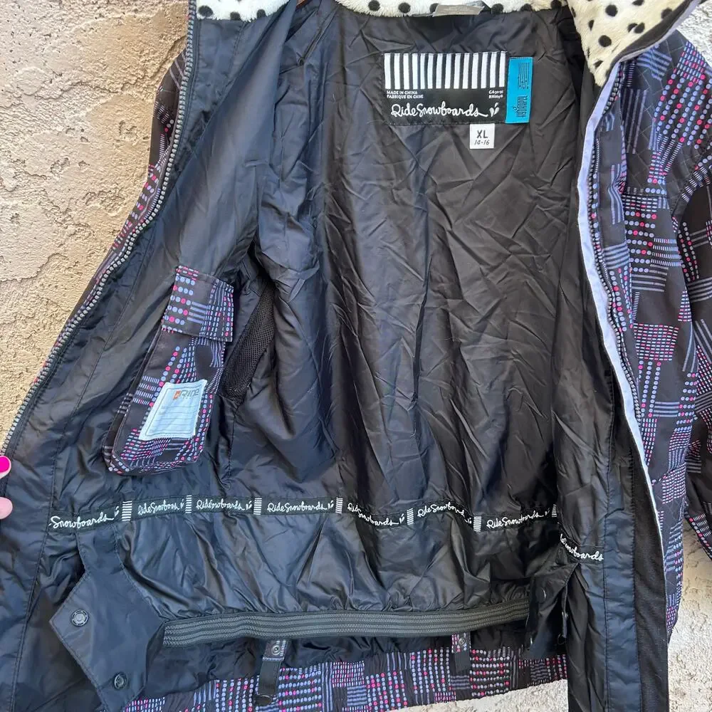 Ride Snowboards pockets 14–16 full